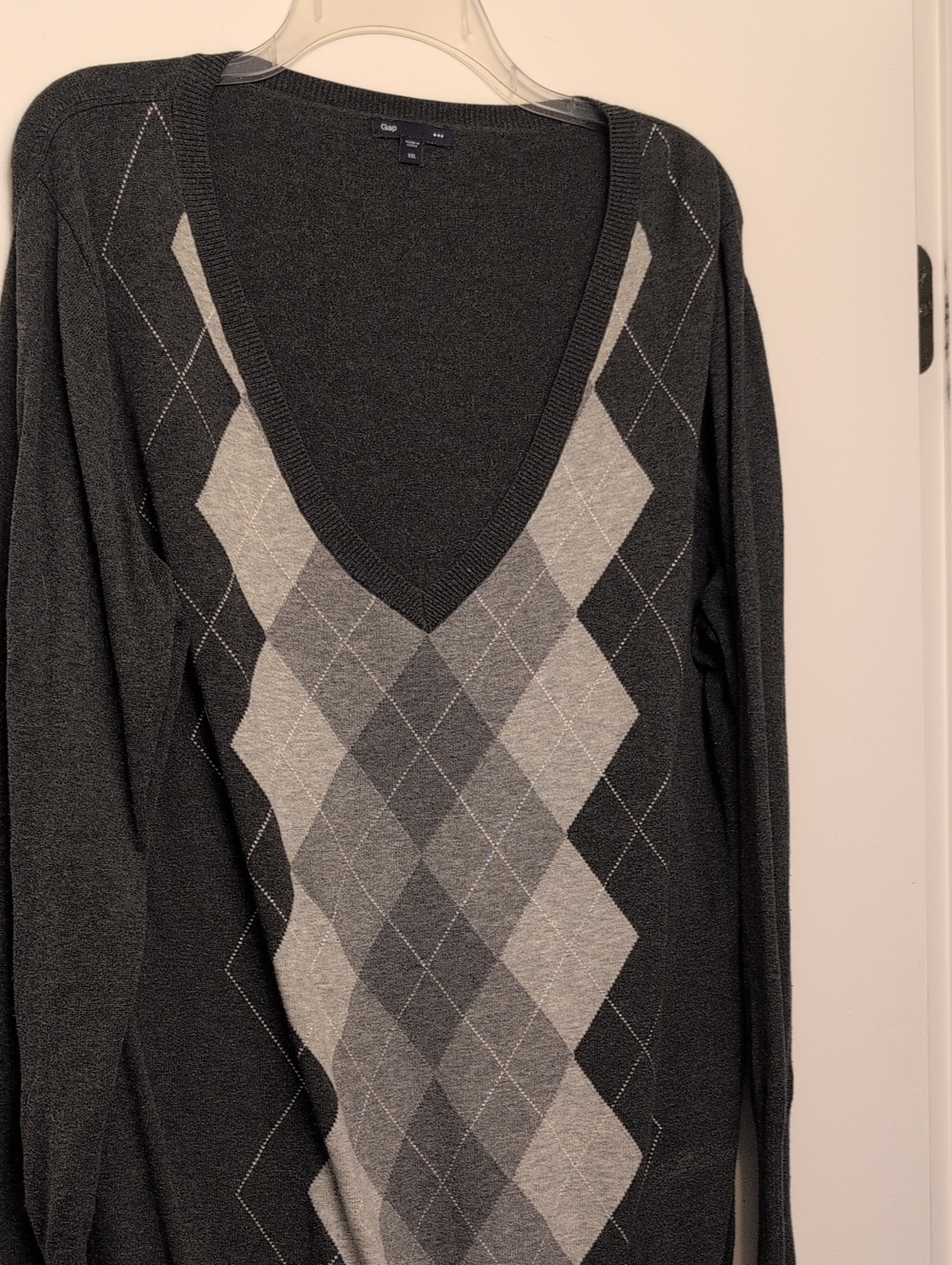 GAP Women's Charcoal and Light Gray Argyle V-Neck Sweater